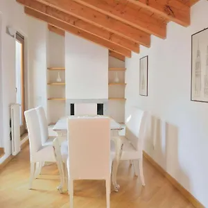  Apartment Mansarda In Piazza Duomo Italy